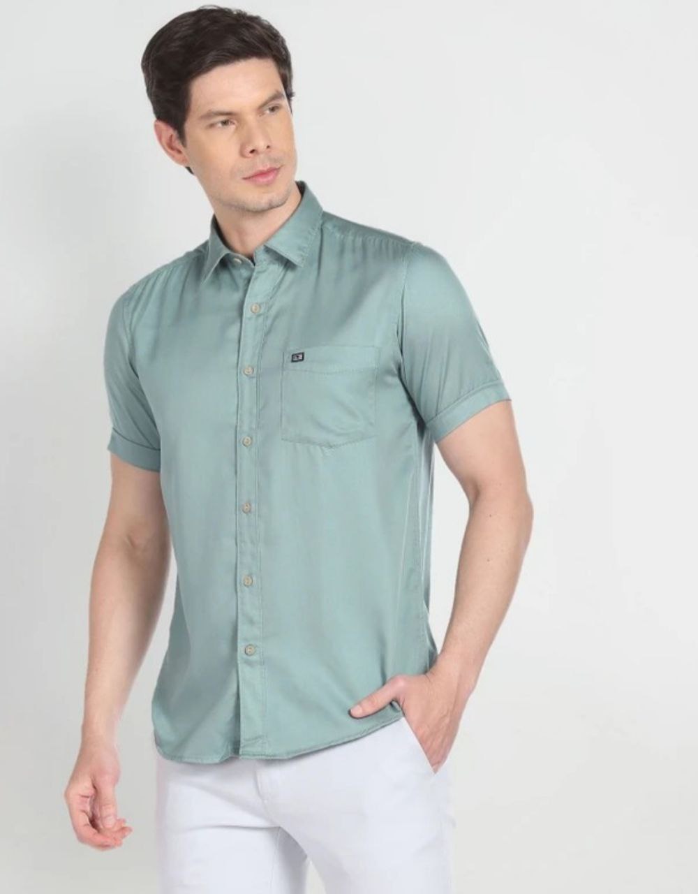 Men’s Casual Short Sleeve Button-Up Shirt in Light Green – Slim Fit Stylish Shirt for Summer, Office, and Everyday Wear with Classic Collar and Chest Pocket