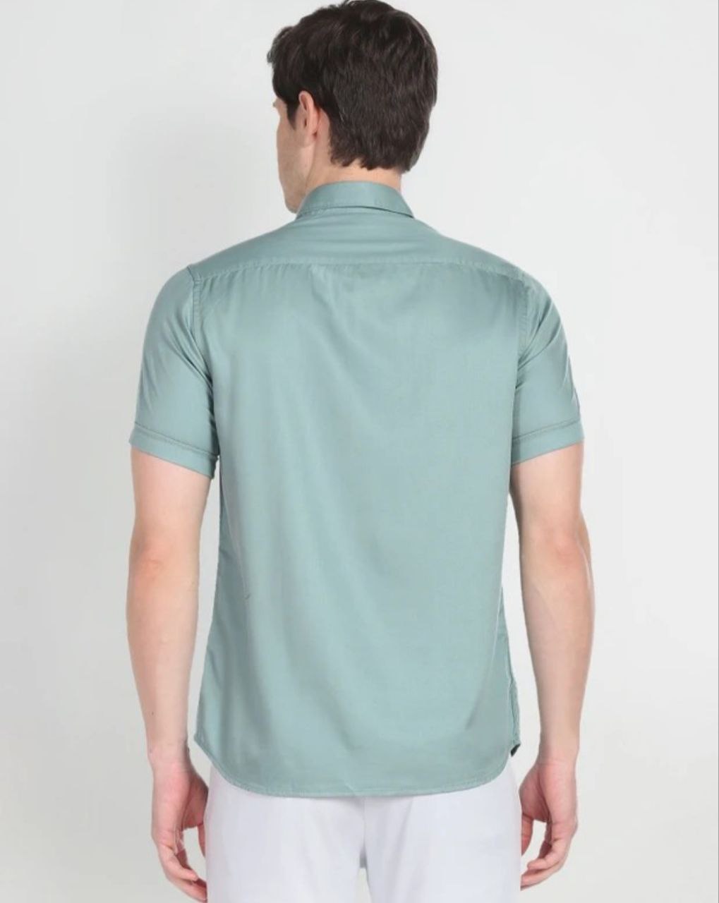 Men’s Casual Short Sleeve Button-Up Shirt in Light Green – Slim Fit Stylish Shirt for Summer, Office, and Everyday Wear with Classic Collar and Chest Pocket