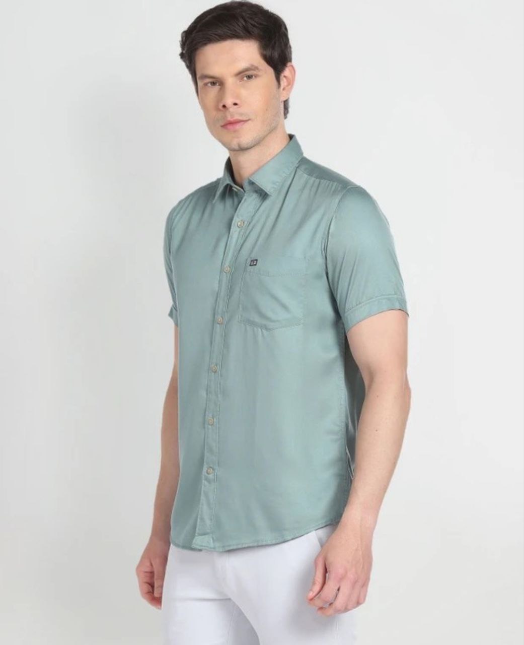 Men’s Casual Short Sleeve Button-Up Shirt in Light Green – Slim Fit Stylish Shirt for Summer, Office, and Everyday Wear with Classic Collar and Chest Pocket