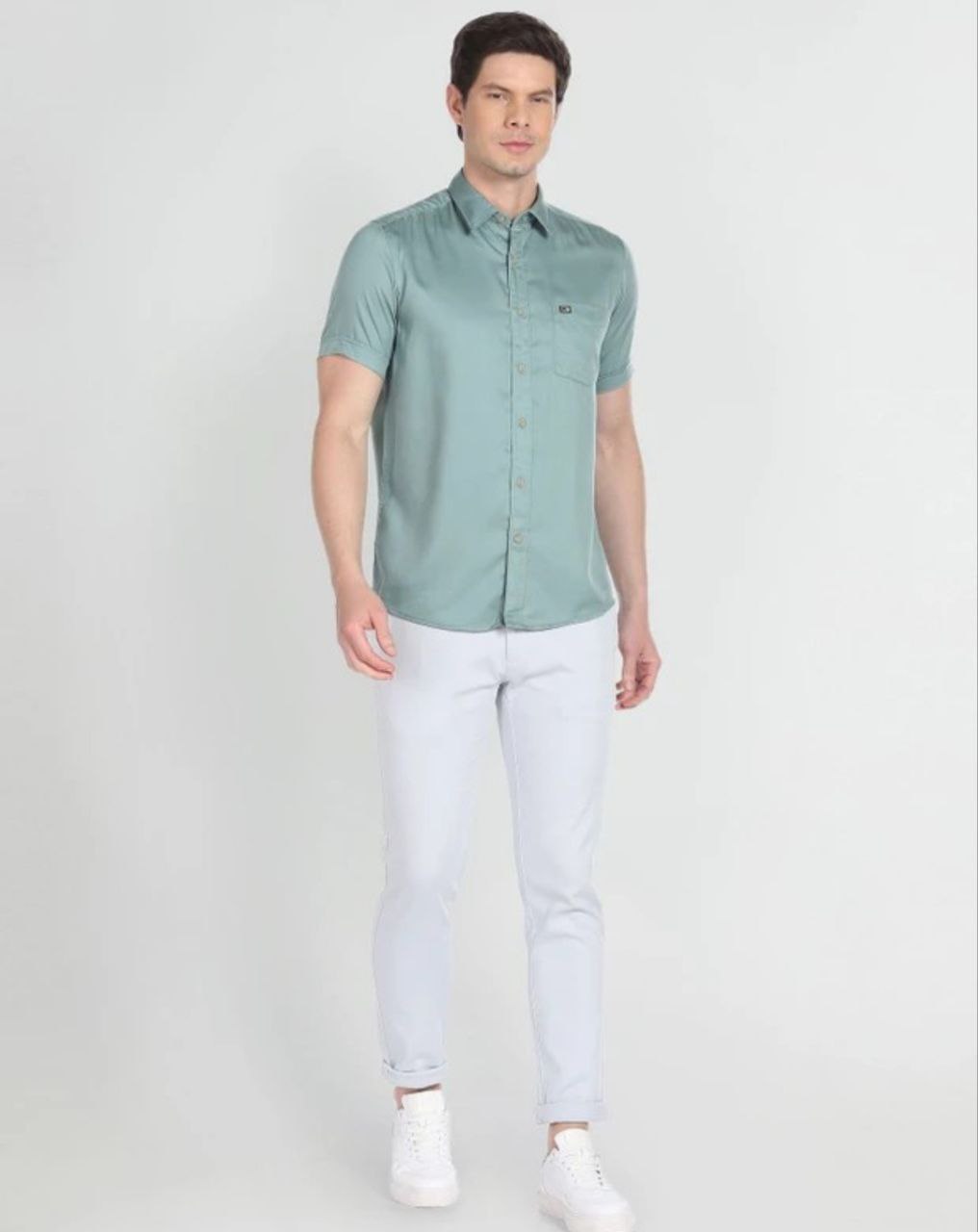 Men’s Casual Short Sleeve Button-Up Shirt in Light Green – Slim Fit Stylish Shirt for Summer, Office, and Everyday Wear with Classic Collar and Chest Pocket