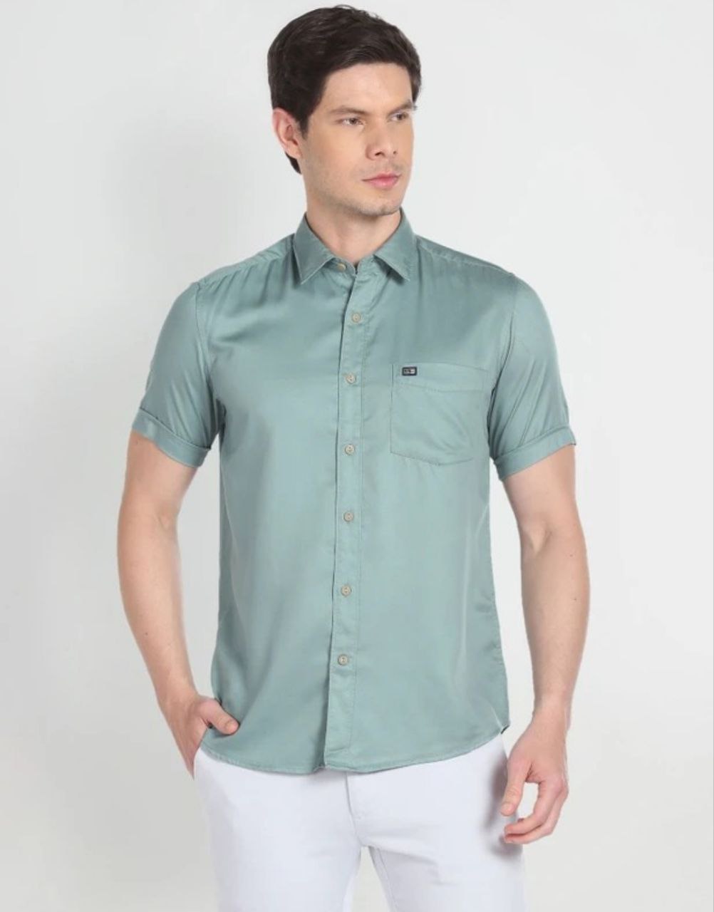 Men’s Casual Short Sleeve Button-Up Shirt in Light Green – Slim Fit Stylish Shirt for Summer, Office, and Everyday Wear with Classic Collar and Chest Pocket